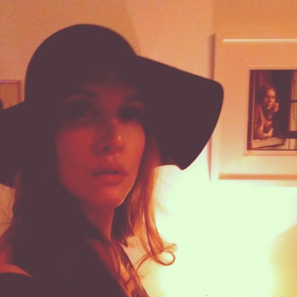 Meet your Posher, Lauren - Picture 1 of 1